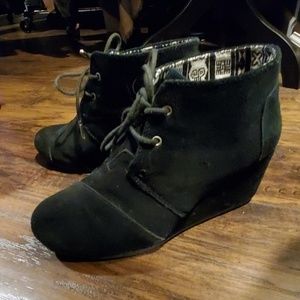 Toms Black Wedges